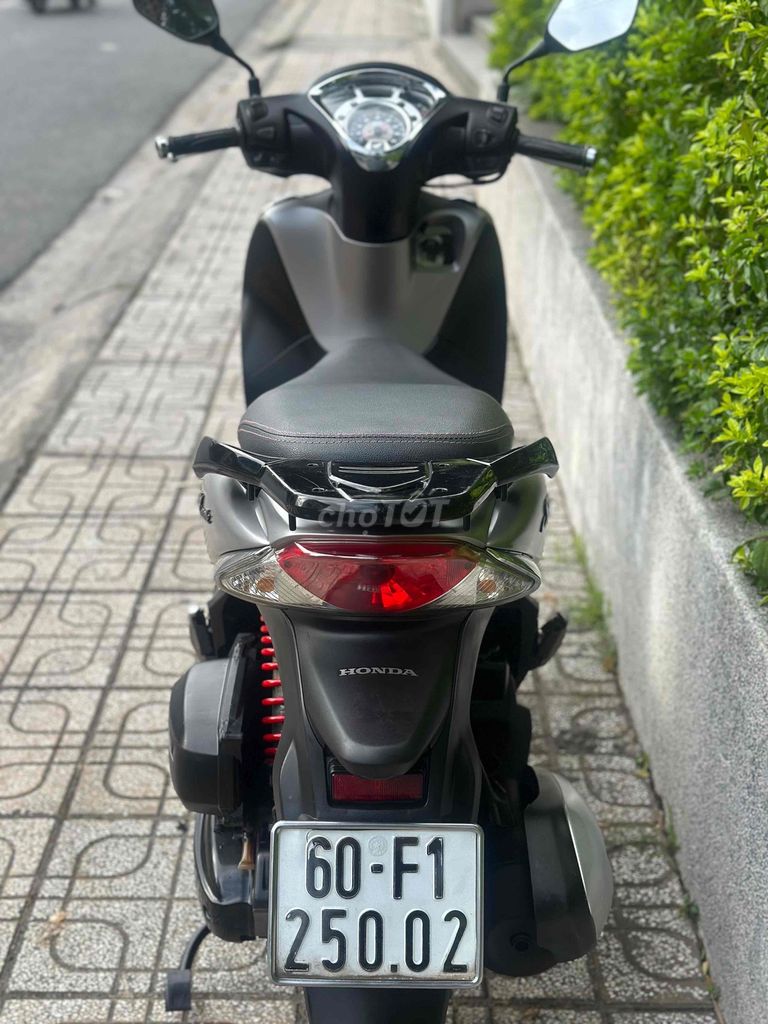 Honda SH Mode 125 Fi 2014 Đen xám zin nguyên 9 chủ. Mua bán Xe máy tại Thành phố Thủ Đức Tp Hồ Chí Minh được đăng bởi Xe Máy Sơn Thủ Đức hình 8