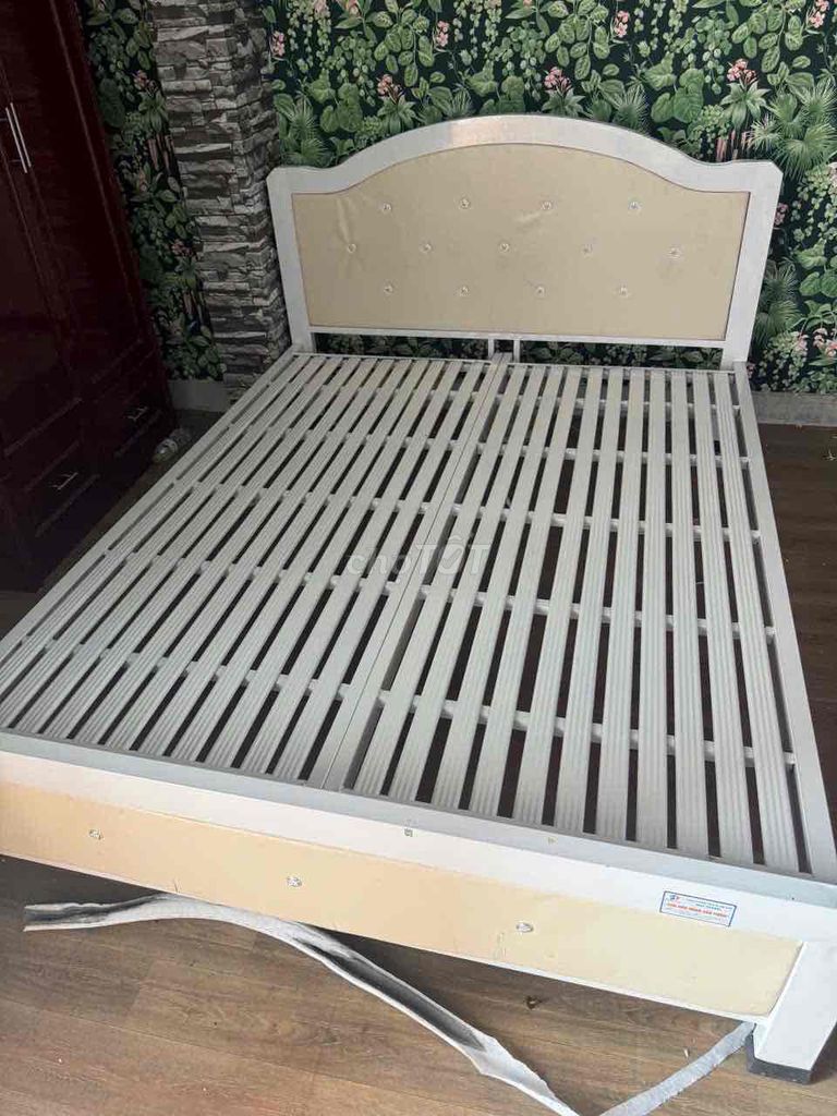 Thanh lý giường sắt 1m6x2m còn đẹp 90%. Mua bán Giường, chăn ga gối nệm tại Huyện Bình Chánh Tp Hồ Chí Minh được đăng bởi Cẩm Duyên hình 1