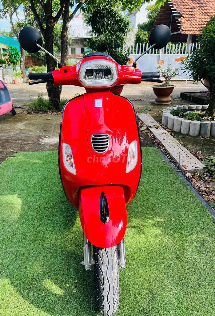 Xe máy điện VESPA TH CEO