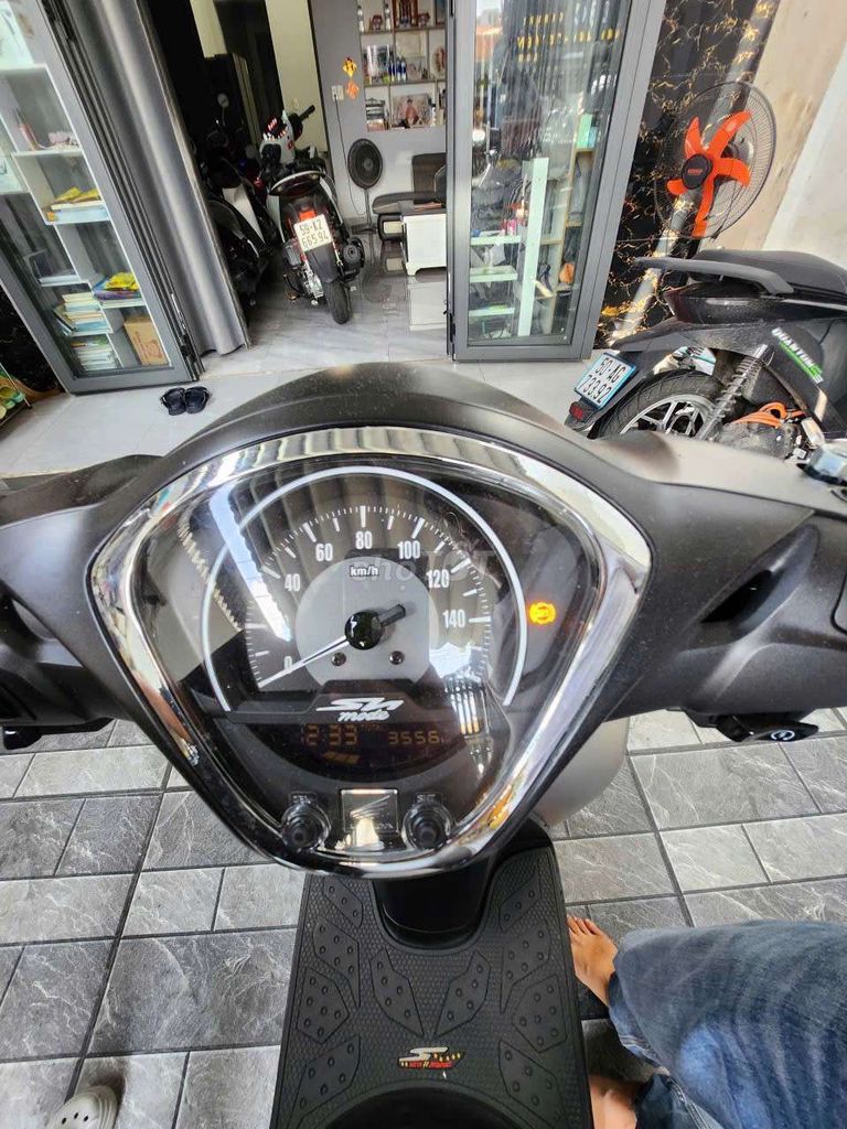 Honda SH Mode ABS 2025 серый серебристый 3500 км