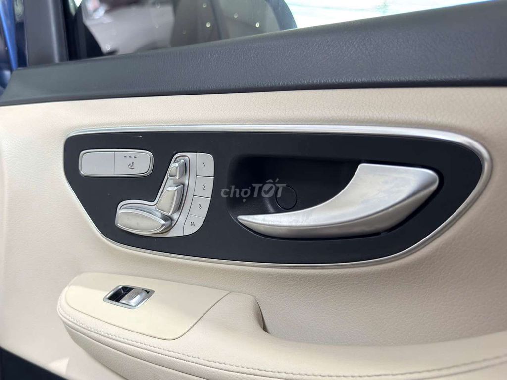 Mercedes Benz V250 Luxury 2020, 1 chủ, tên cty xhđ. Mua bán Ô tô tại Thành phố Thủ Đức Tp Hồ Chí Minh được đăng bởi Đức Hưng Siêu thị ô tô Thủ Đức hình 10