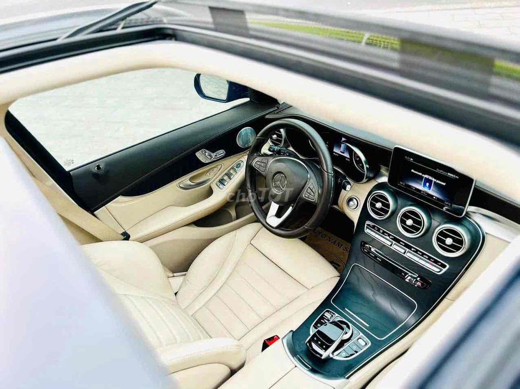 Mercedes-Benz GLC 300 4matic 2017 Đen. Mua bán Ô tô tại Quận 8 Tp Hồ Chí Minh được đăng bởi Cửa hàng ô tô cũ TRUST CARS hình 7