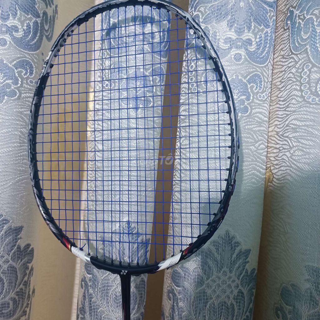 Em cần bán Vợt cầu lông yonex voltric 70 bản 3u