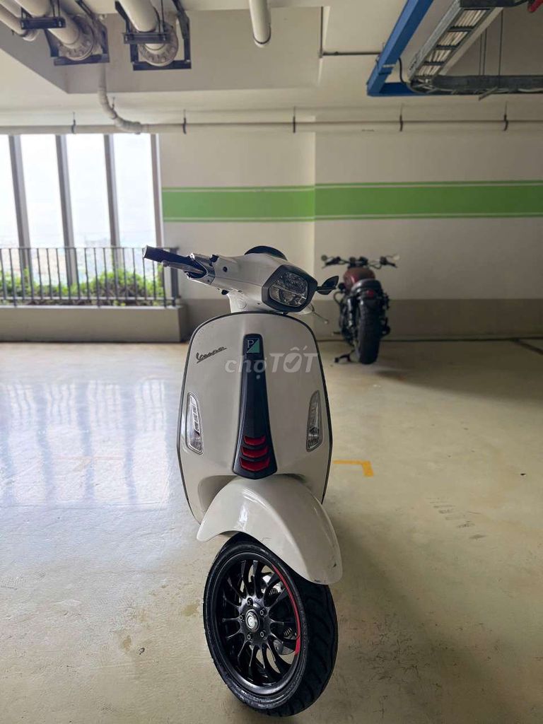 Piaggio Sprint Carbon 2019 белый iGet 21600 км