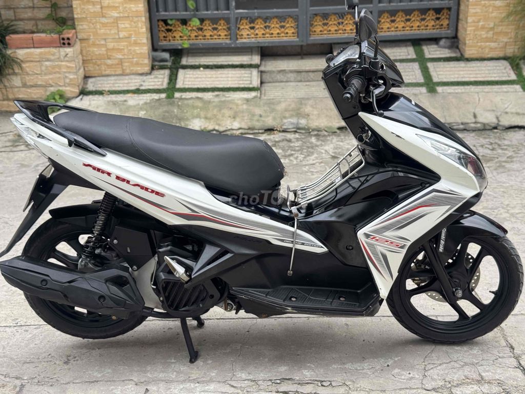 Honda Airblade 125 FI 2014, черный, белый, очень красивый и тихий