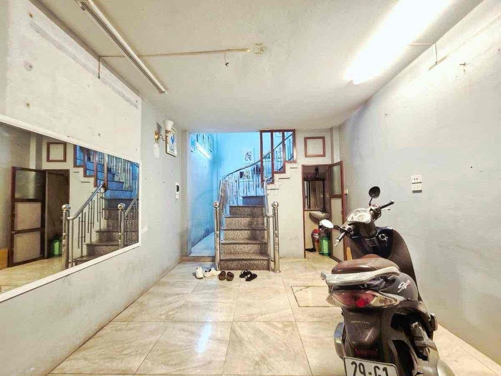 Красивый дом у Тринь Динь Куу, Тхюань Суан, 5м до авто, 28м²x6эт., 5 комнат