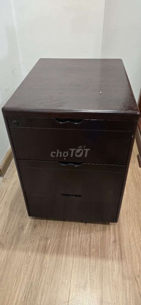 Tủ kệ gỗ 3 ngăn màu Nâu. Mua bán Tủ, kệ gia đình tại Quận Ba Đình Hà Nội được đăng bởi Minh Tuấn hình 1