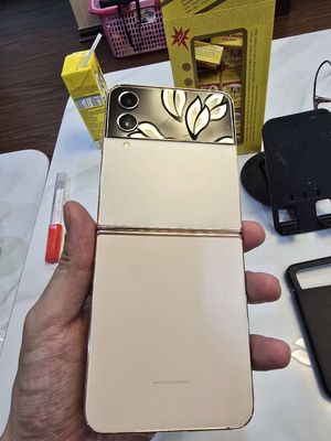 Samsung Galaxy Z Flip4 128GB Vàng Hồng. Mua bán Điện thoại tại Quận Cầu Giấy Hà Nội được đăng bởi Lê Hải Fame