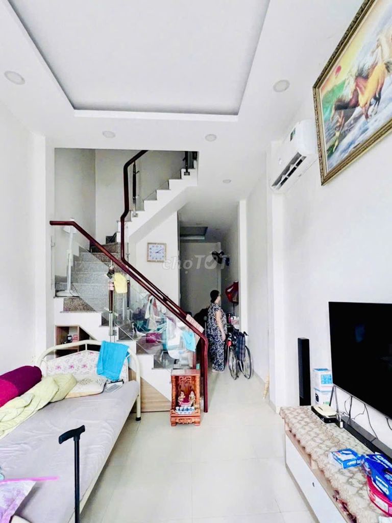 Hàng hiếm nhà 2 tầng 42m2 - Hẻm xe hơi 7 chỗ ngay trường ĐH Hutech 