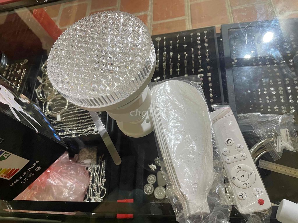 Quạt trần mini Trắng có điều khiển đèn. Mua bán Quạt tại Quận Đống Đa Hà Nội được đăng bởi phuc nguyen hình 1