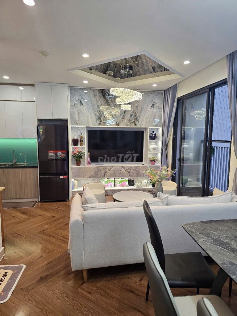 Угловая 2-комнатная квартира в Vinhomes Ocean Park, меблированная