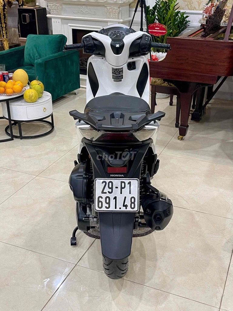 XE MÁY 68 - Honda Sh 150 CBS 2018 Trắng Sport. Mua bán Xe máy tại Quận Hai Bà Trưng Hà Nội được đăng bởi Đức Anh hình 6