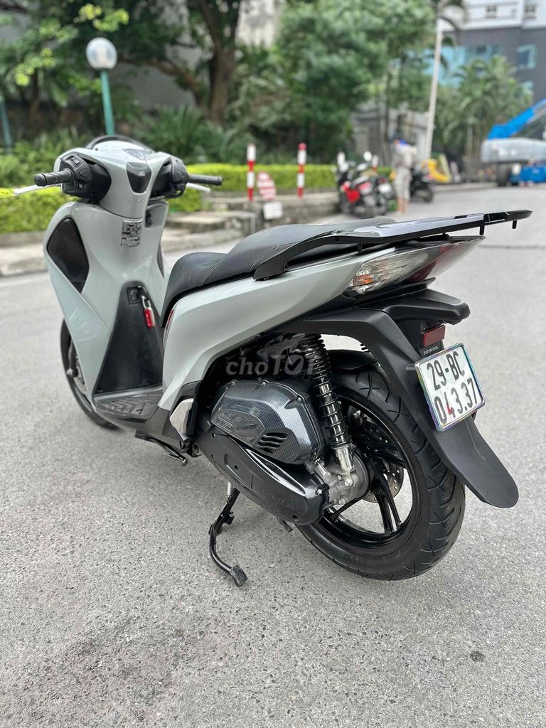 SH việt Nam 2018! 125 phanh CBS, chính chủ, lướt m. Mua bán Xe máy tại Quận Hoàng Mai Hà Nội được đăng bởi Xe Máy Quân Oanh  hình 4