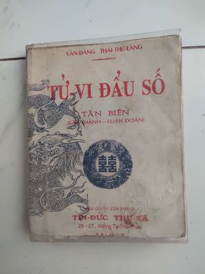 Sách xưa" Tử vi đẩu số" của Thái Thứ Lang in 1956.