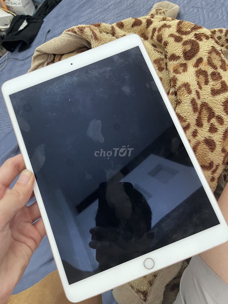 Apple iPad Pro 10.5 inch 64GB 4G + Wifi. Mua bán Máy tính bảng tại Thành phố Thủ Dầu Một Bình Dương được đăng bởi Ung dung hình 1
