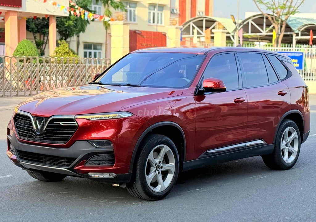 VinFast Lux SA 2.0 Turbo 2019 Base красный 71 000 км