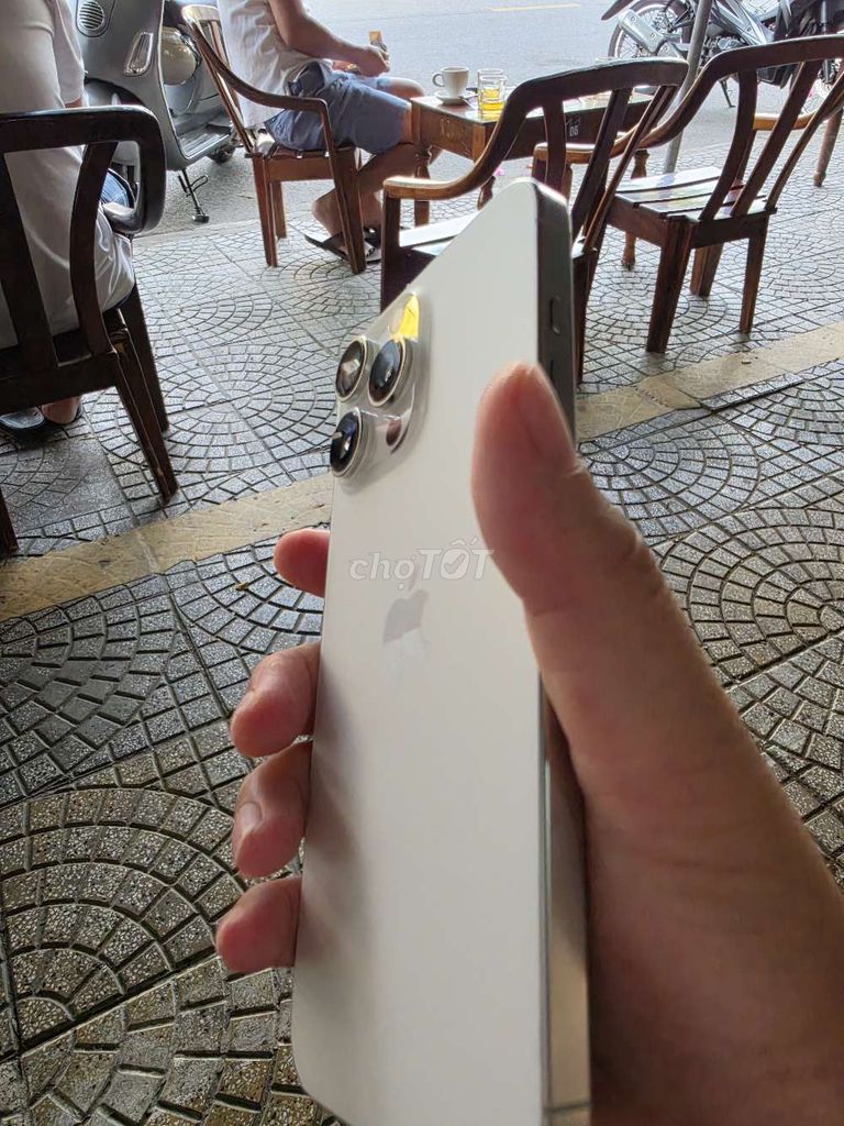 iPhone 16 Pro Max Trắng VNA 99% mới. Mua bán Điện thoại tại Quận Cẩm Lệ Đà Nẵng được đăng bởi lonelybreath hình 1