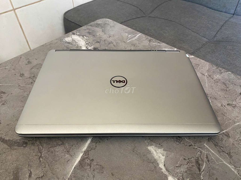 Dell latitude 7440. Core i5-4300U. Ram 8G.ssd 256G