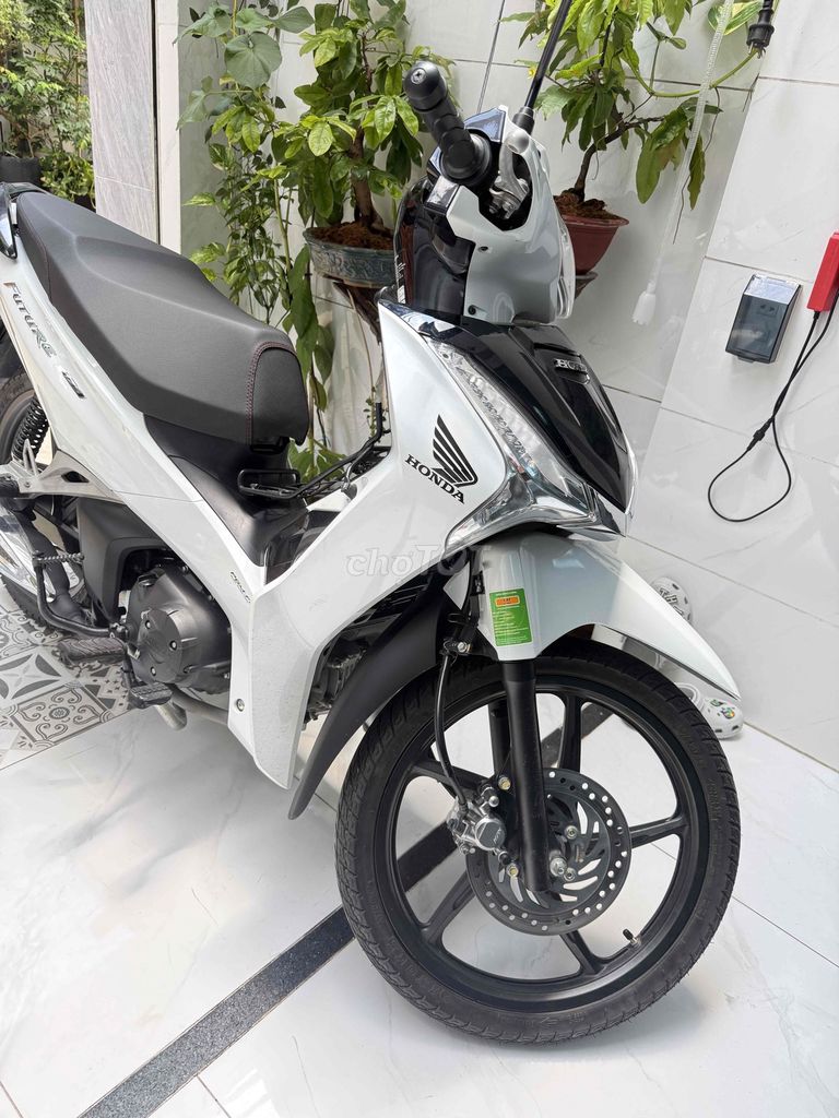 Honda Future 125 куб. см 2024, белый/черный, 5900 км