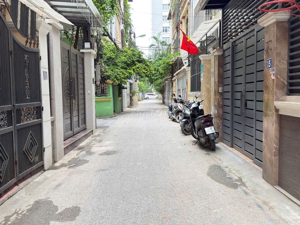 Bán nhà 5 tầng Trần Quốc Hoàn, Cầu Giấy, 24.5 tỷ