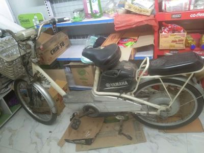 Xe đạp điện Yamaha màu Trắng, Đen. Mua bán Xe điện tại Quận Hoàng Mai Hà Nội được đăng bởi Sơn