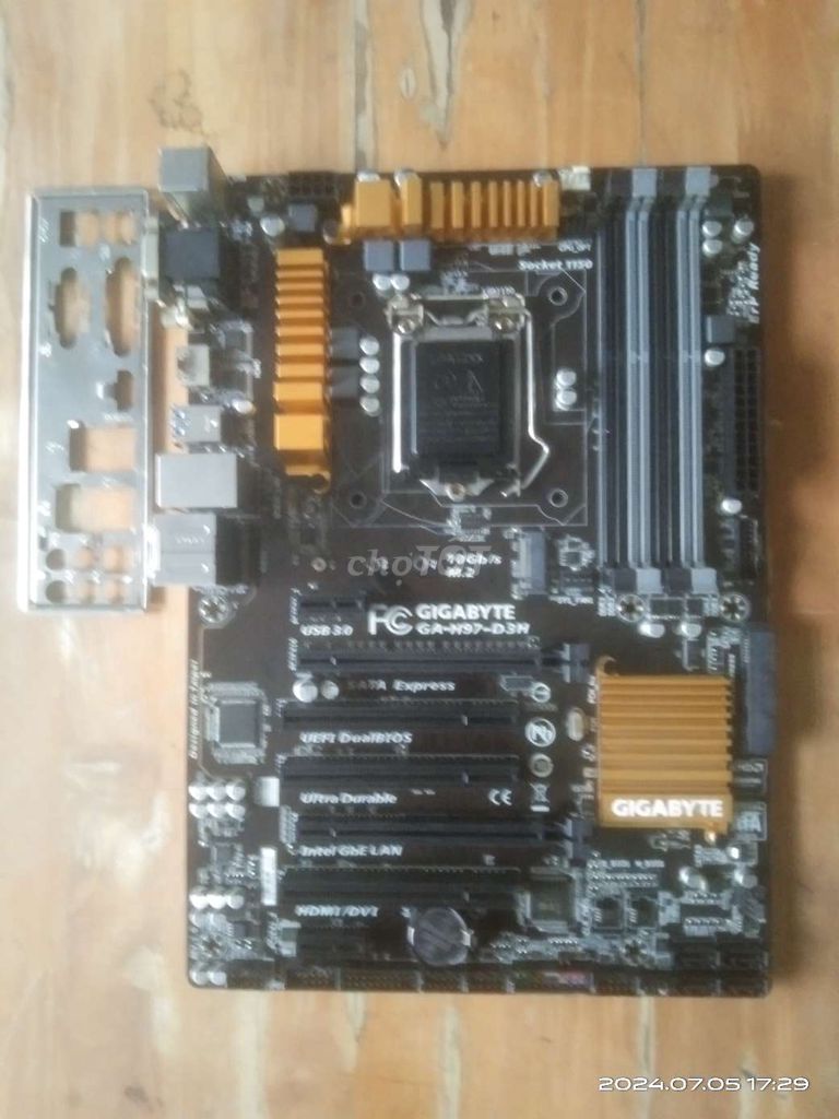 Main Gigabyte H97 D3H còn mới tinh.