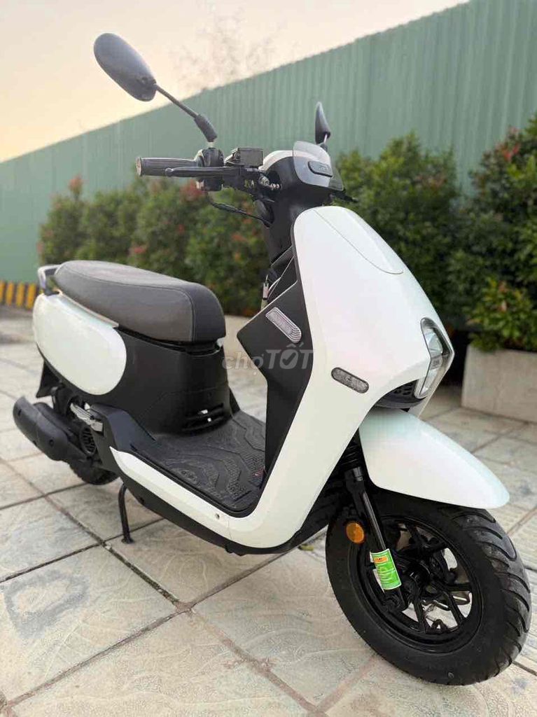 SYM Priti 50cc 2025 Trắng ánh trai ABS LED