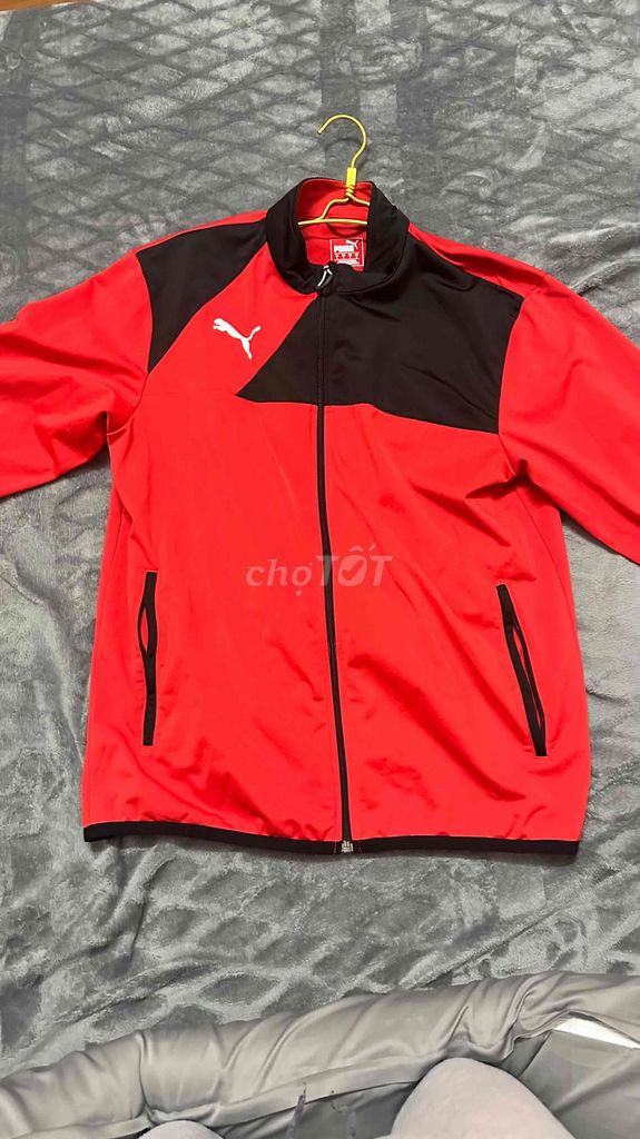 Áo khoác Puma Nam Vải Đỏ đen 90%. Mua bán Quần áo tại Quận Bắc Từ Liêm Hà Nội được đăng bởi hưng hình 1
