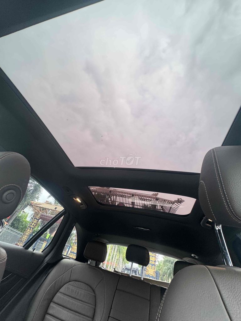 Mercedes Benz GLC300 4matic model  2017 - 62000 km. Mua bán Ô tô tại Quận 11 Tp Hồ Chí Minh được đăng bởi quan hình 8