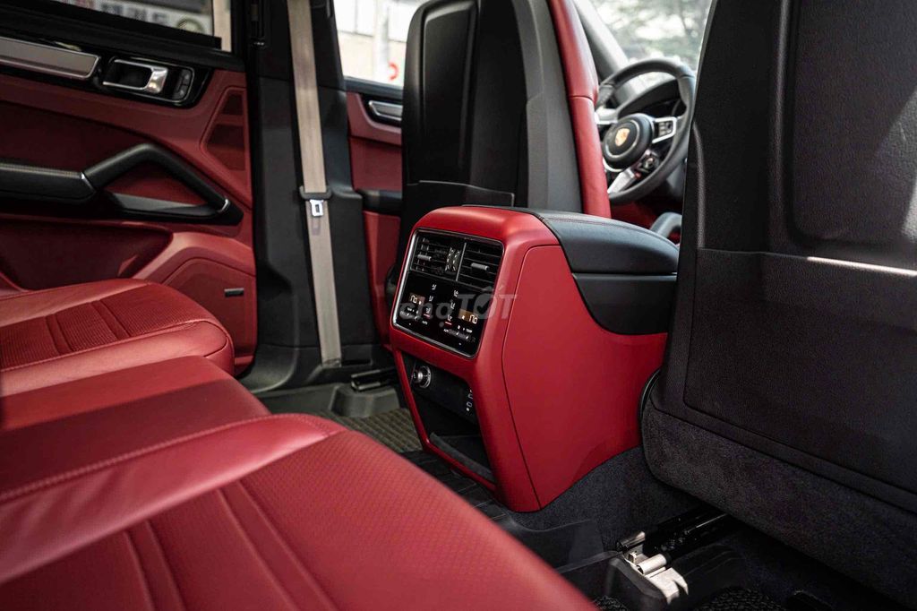 Cayenne Coupe Model 2023 màu trắng nt đỏ siêu đẹp. Mua bán Ô tô tại Quận 7 Tp Hồ Chí Minh được đăng bởi Dương Phương hình 14