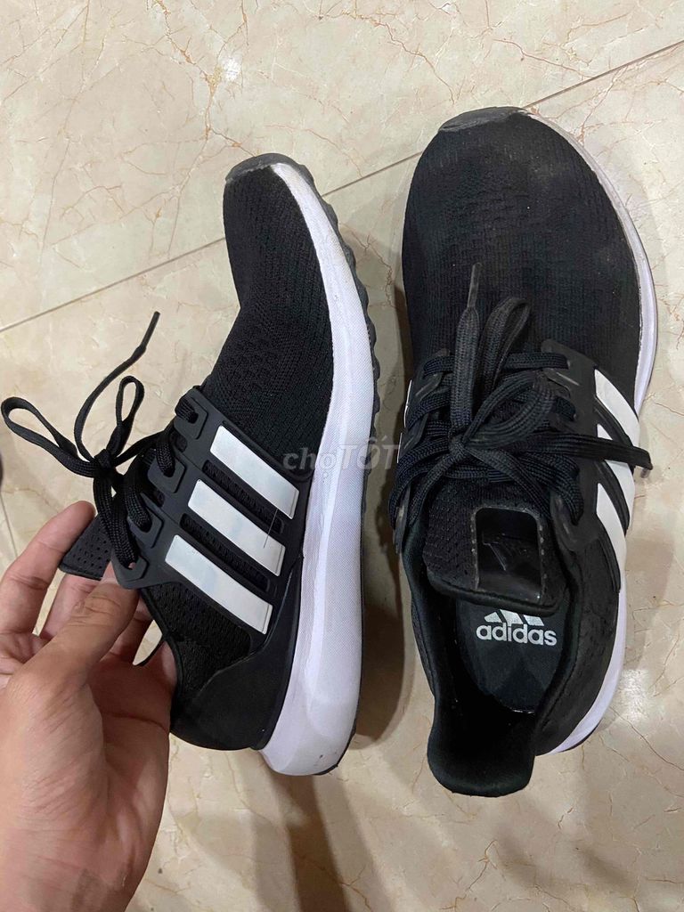 Giày thể thao Adidas Ubounce Đen. Mua bán Giày dép tại Huyện Thạch Thất Hà Nội được đăng bởi Đỗ Nguyên hình 1