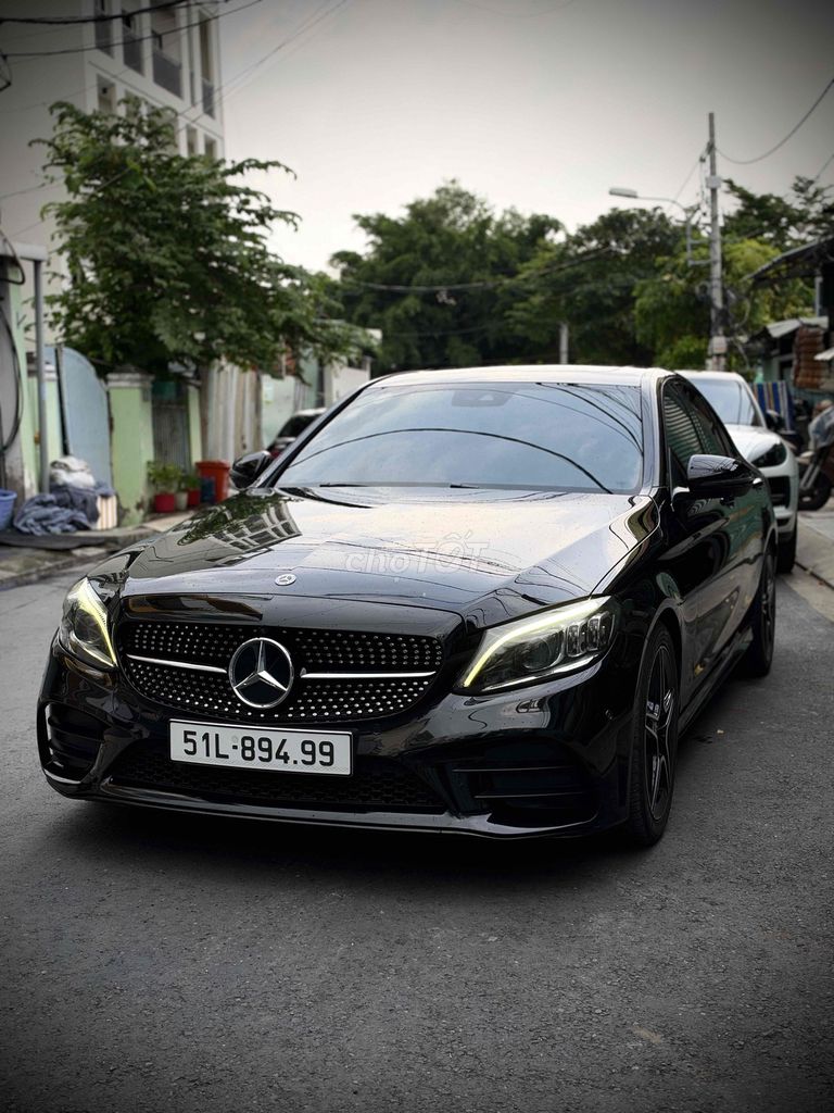 Mercedes-Benz C300 AMG 2020, черный