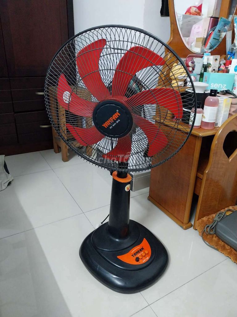 Quạt đứng YANFAN Đen, Đỏ hư. Mua bán Quạt tại Quận Bình Tân Tp Hồ Chí Minh được đăng bởi tuan loc vang hình 1