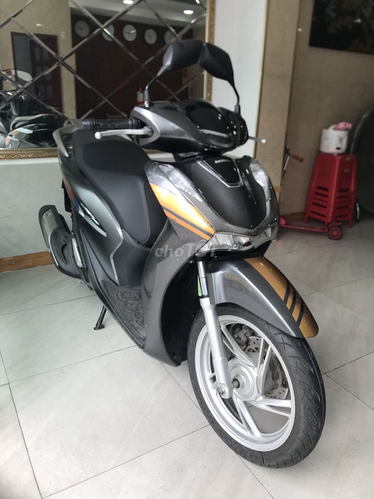 Honda sh 125cc năm 2020 mà xám smartkey mới 98%. Mua bán Xe máy tại Quận Phú Nhuận Tp Hồ Chí Minh được đăng bởi Pham thi thanh hình 3