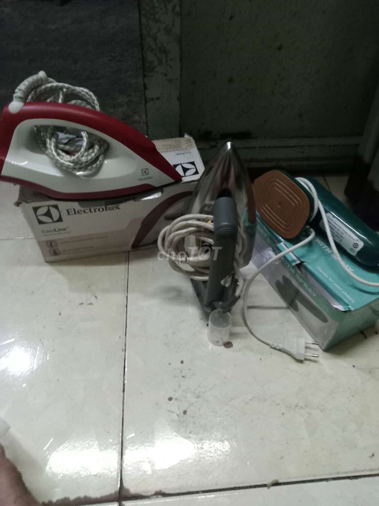 Bàn ủi  Electrolux EasyLine Đỏ trắng. Mua bán Nội thất, đồ gia dụng khác tại Quận Bình Tân Tp Hồ Chí Minh được đăng bởi Nhi hình 1