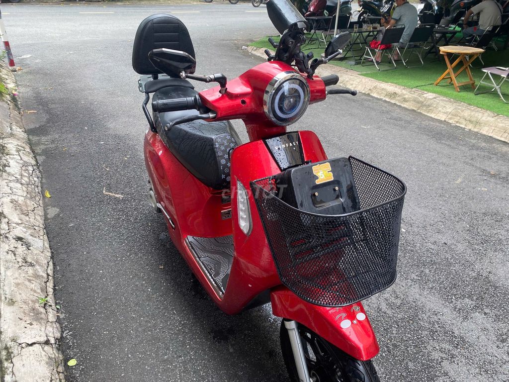 Электроскутер VinFast Evo 200, красный, 68 000 км