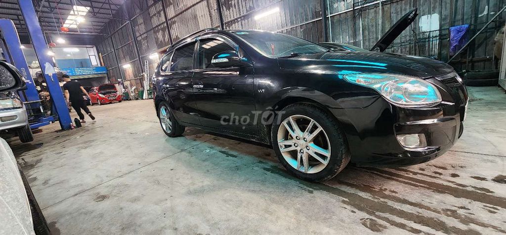 Hyundai i30 Đen 5 chỗ Số tự động. Mua bán Ô tô tại Quận Nam Từ Liêm Hà Nội được đăng bởi TIẾN DŨNG hình 2