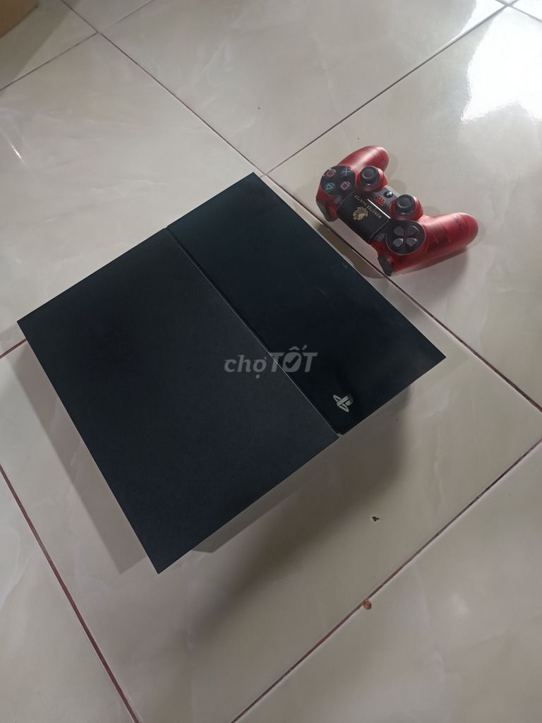 Dọn kho Khách Sạn có máy PS4 + tay Cầm