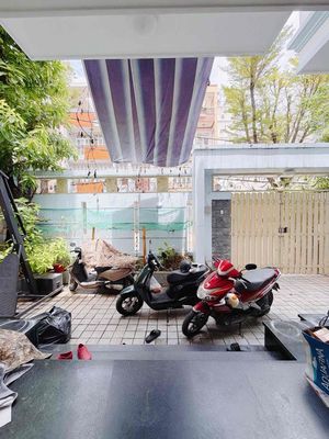 Villa 200 m² · 5 bed · Đường 8A