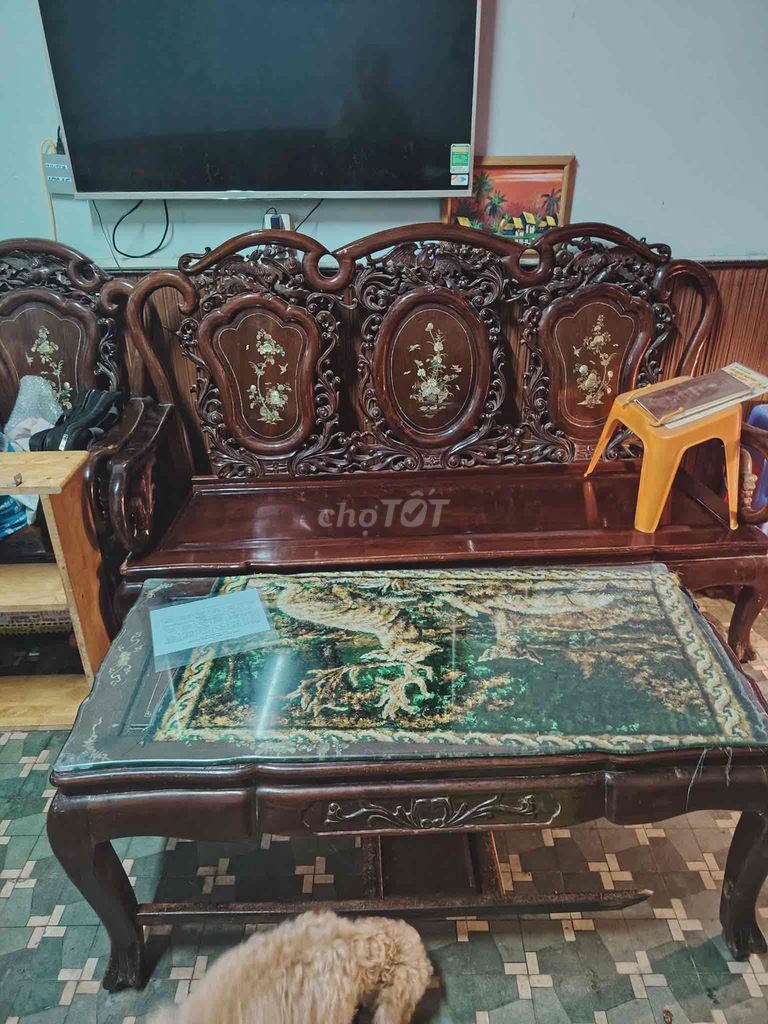 Bộ bàn ghế gỗ phòng khách đã qua sử dụng. Mua bán Bàn ghế tại Quận Bình Thạnh Tp Hồ Chí Minh được đăng bởi Nguyen Hong Ngoc hình 1