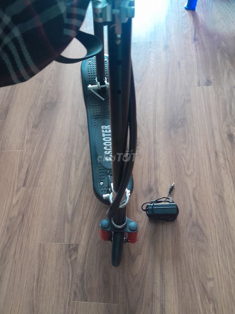 XE điện mini E-SCOOTER,120W, màu đen, 12kg mới 97%. Mua bán Xe điện tại Quận Hà Đông Hà Nội được đăng bởi Ms Huong hình 3