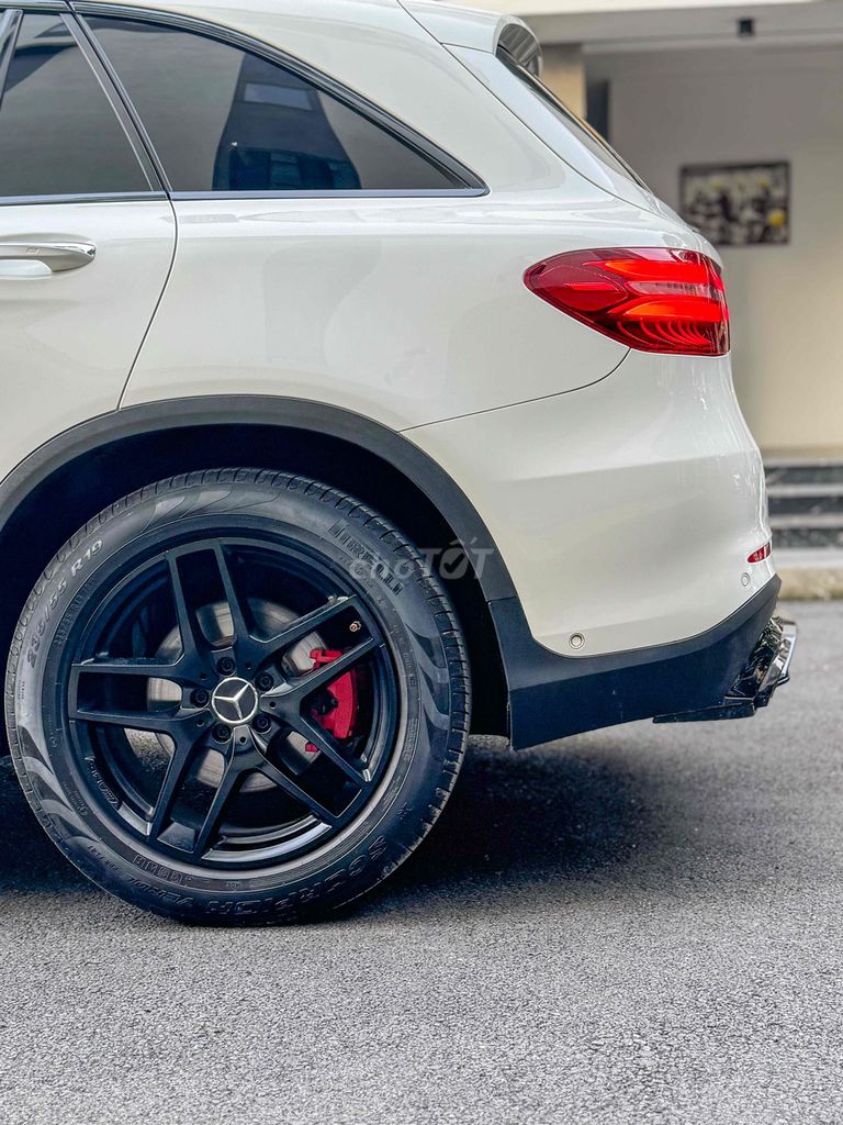 GLC300 4MATIC TRẮNG KEM UP FULL BODY GLC63. Mua bán Ô tô tại Quận Cầu Giấy Hà Nội được đăng bởi Dương Tuấn Linh hình 15