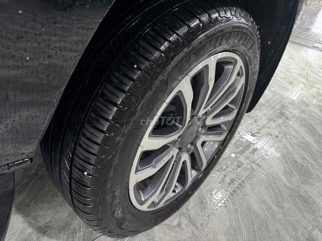 Ford Everest Titanium 4WD Đen 7 chỗ Tự động