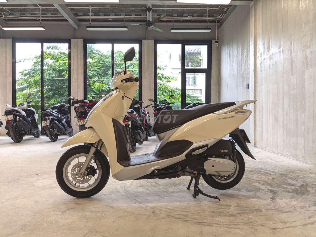 Honda Lead 2018 ngoại hình đẹp - máy êm. Mua bán Xe máy tại Thành phố Thủ Đức Tp Hồ Chí Minh được đăng bởi iMotorbike Khang hình 4