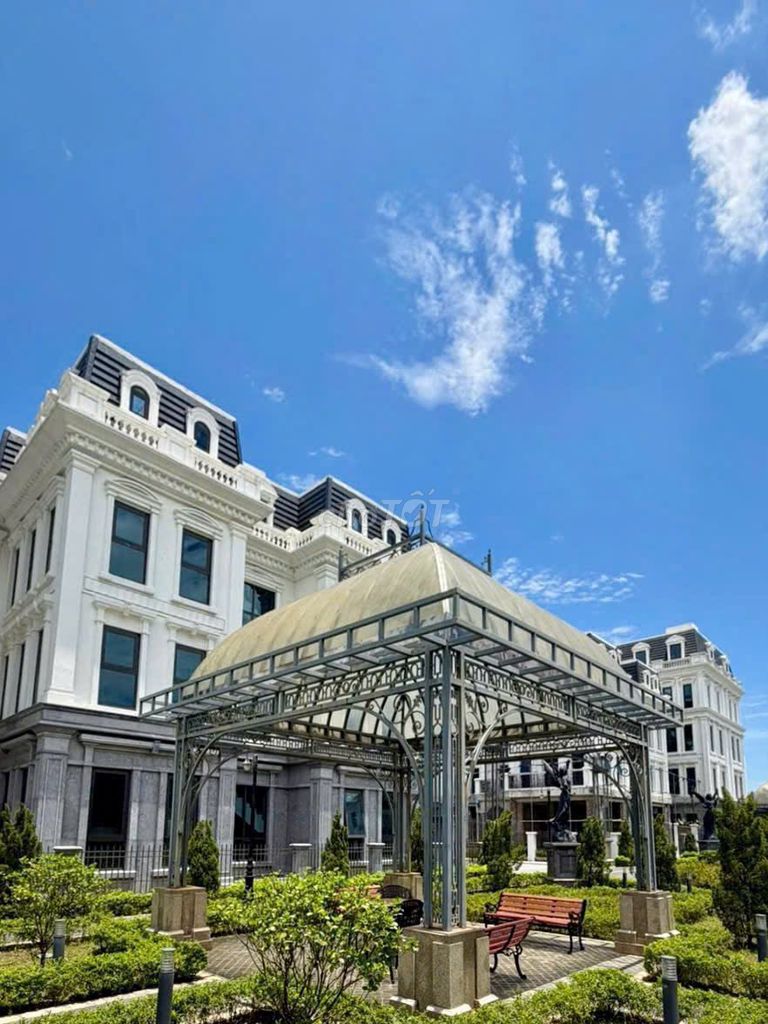 Продается вилла Sunshine Capital в Тай Тханг Лонге, в Красном списке главного владельца
