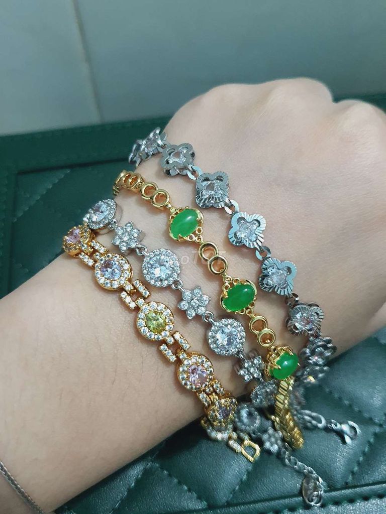 Vòng tay Kim loại đá Nữ Sang trọng. Mua bán Phụ kiện thời trang khác tại Thành phố Tây Ninh Tây Ninh được đăng bởi phạm hồng thúy hình 1