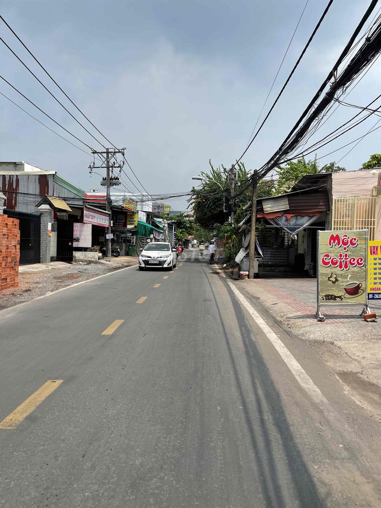 Mặt Tiền đường Bưng Ông Thoàn, Tăng Nhơn Phú B, Quận 9. dt: 7,5 x 37