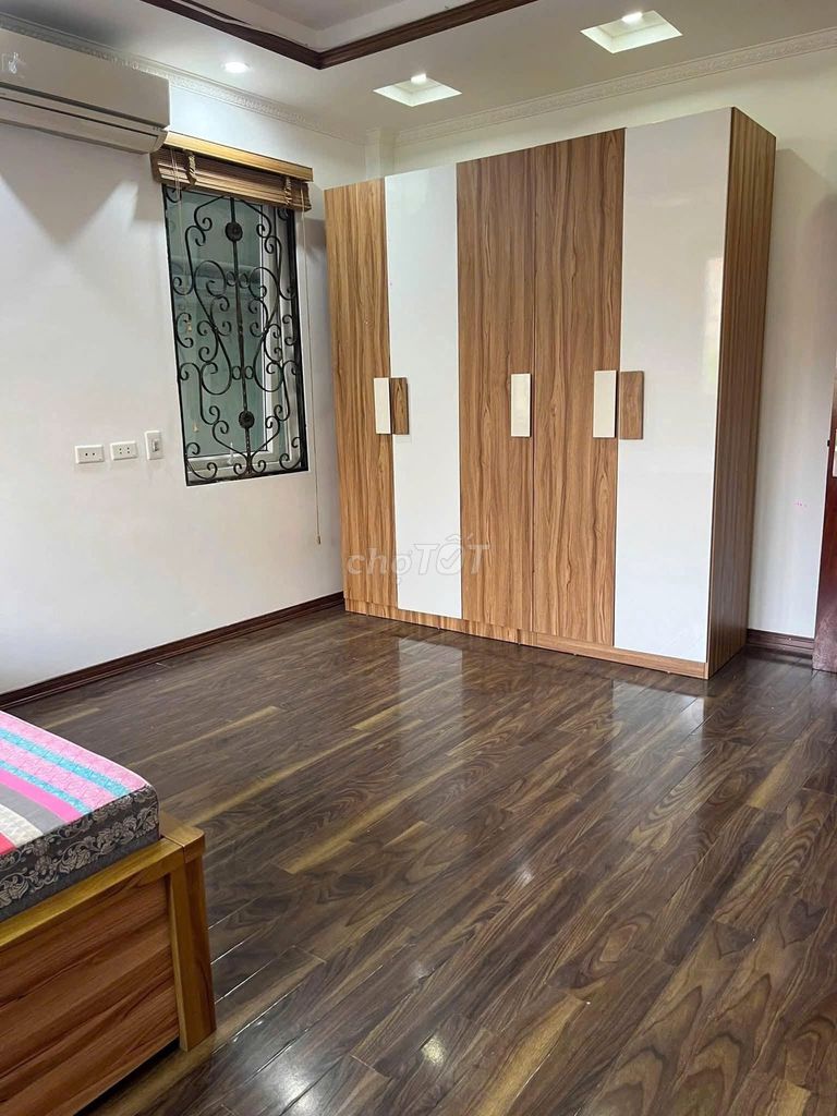 Cho thuê nhà lô góc Phố Trương Định, Hai Bà Trưng, 6T, sẵn NT, Nhà mới