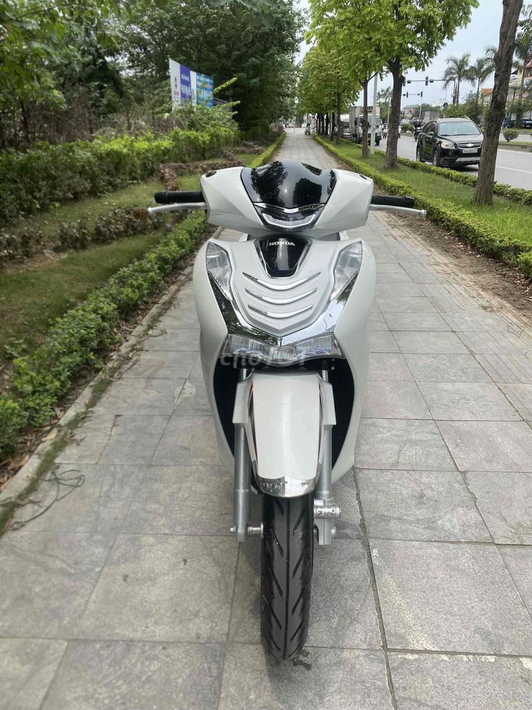 Honda SH 125-2023 mới 99% chính chủ từ đầu