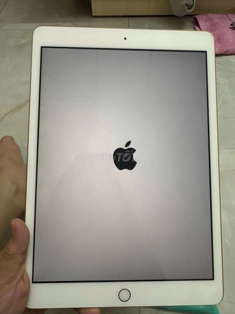 Apple iPad Gen 8 Wifi 32GB Vàng. Mua bán Máy tính bảng tại Thành phố Thủ Đức Tp Hồ Chí Minh được đăng bởi Vinh Trần hình 1